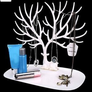 Jewelry hanger